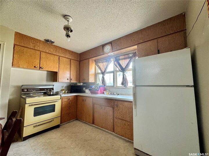 Property Photo:  260 Angus Street  SK S4R 3K4 