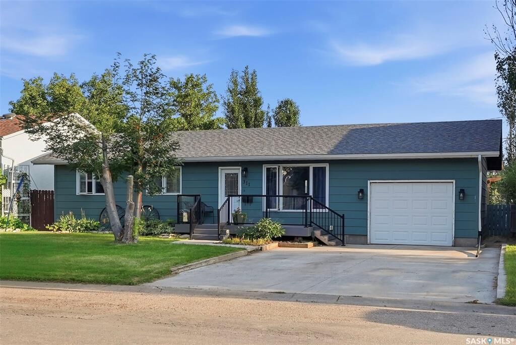 Property Photo:  311 Loeppky Avenue  SK S0K 1E0 