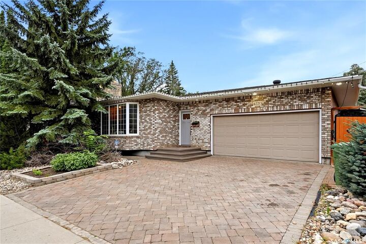 Property Photo:  4220 Hillsdale Street  SK S4S 3Z2 