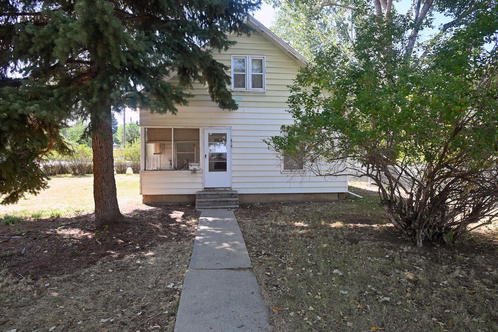 Property Photo:  810 Bellevue Avenue  WY 82801 