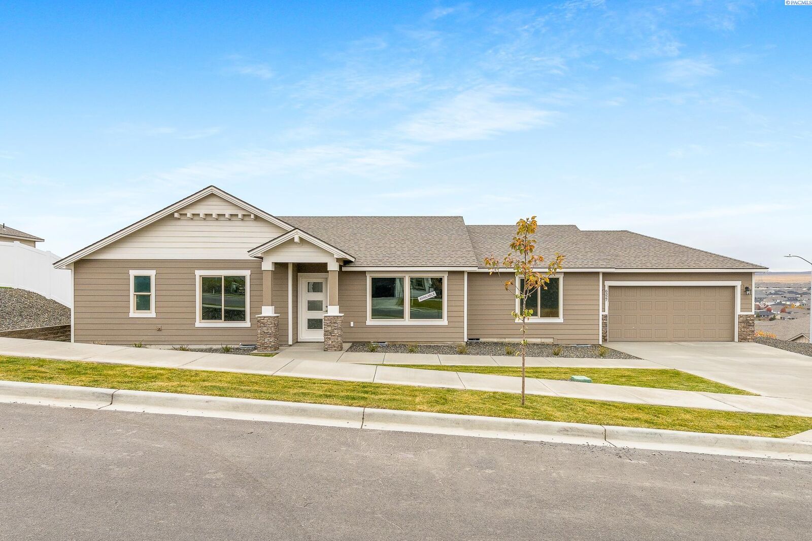 Property Photo: 6327 W 28th Ave WA 99338