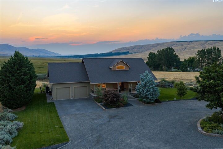 Property Photo:  9334 N Canyon View Pr NE  WA 99320 