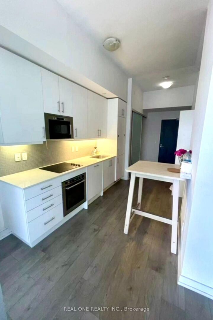 Property Photo: 297 College Street 716 ON M5T 1S2