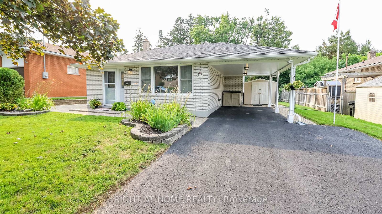 Property Photo:  15 Highview Road  ON L4M 2M1 