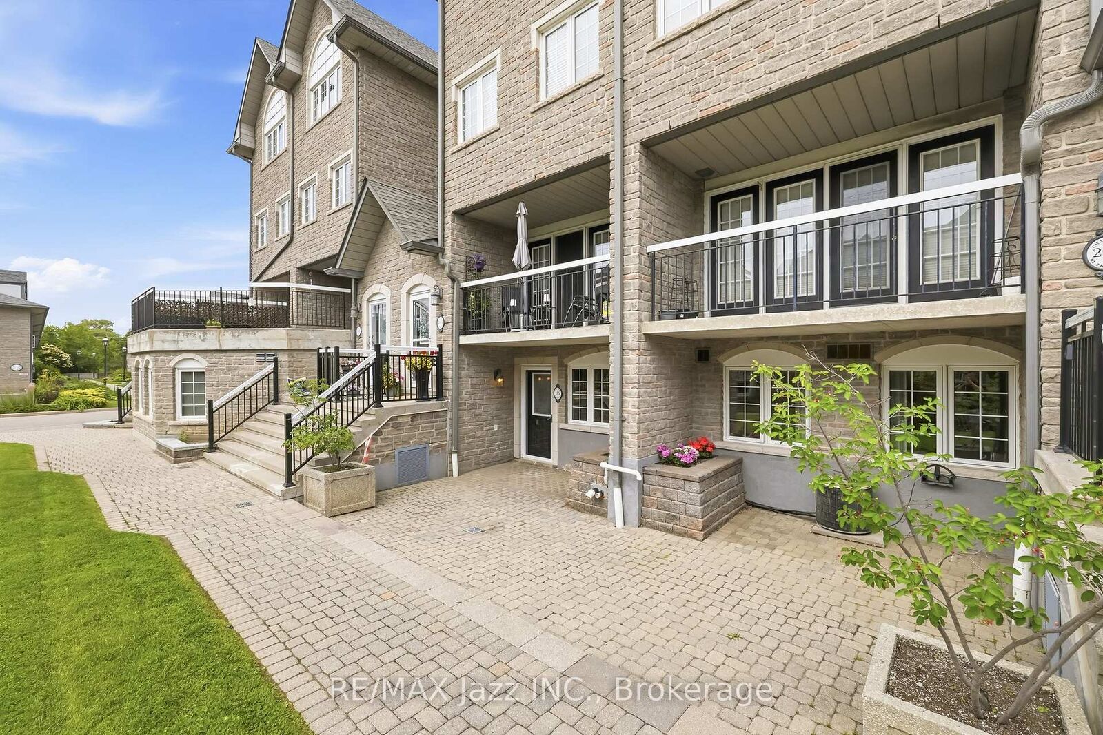 Property Photo:  1995 Royal Road 115  ON L1V 6V9 