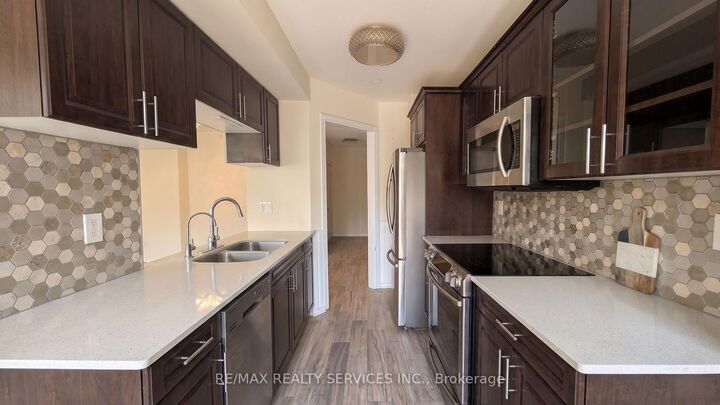 Property Photo: 11 Beverly Lane ON L7G 5L7