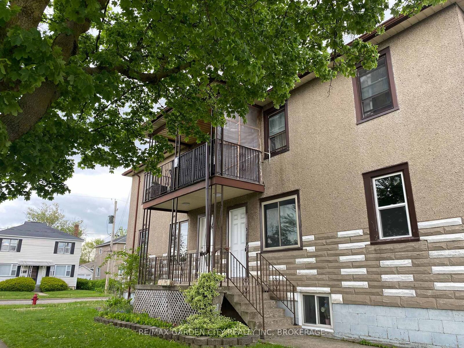 Property Photo:  131 Lyons Avenue 5  ON L3B 1M3 