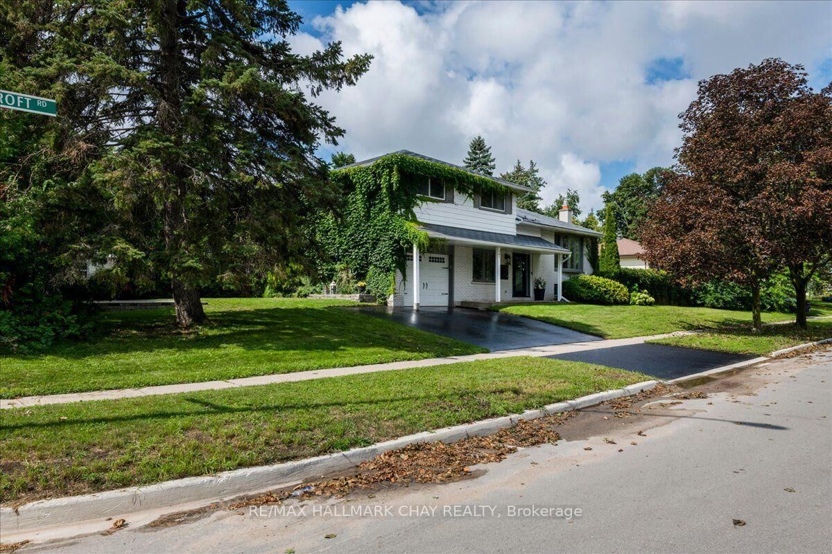 Property Photo: 19 Highcroft Road ON L4N 2X3