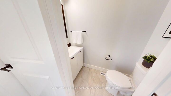Property Photo: 1233 Tulloch Avenue ON N6M 0L8