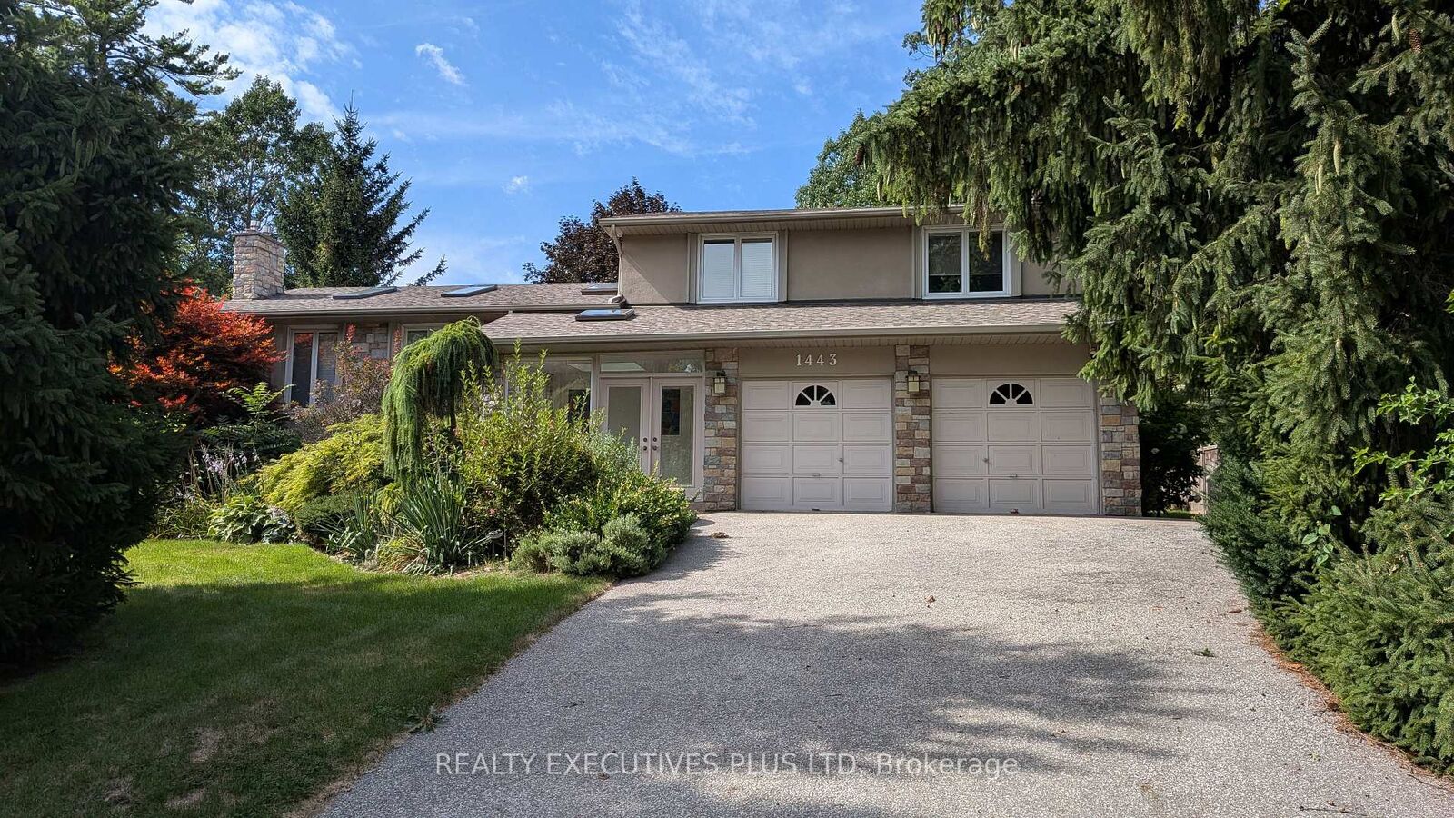 Property Photo:  1443 Birchwood Drive  ON L5J 1T3 
