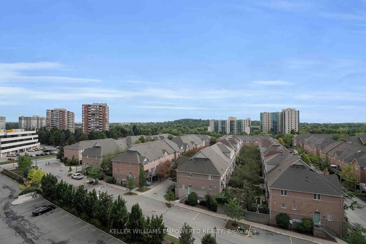 Property Photo:  9471 Yonge Street N 811  ON L4C 0Z5 