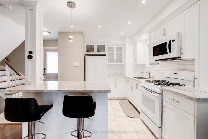 Property Photo:  30 Stockbridge Crescent  ON L1T 2G7 