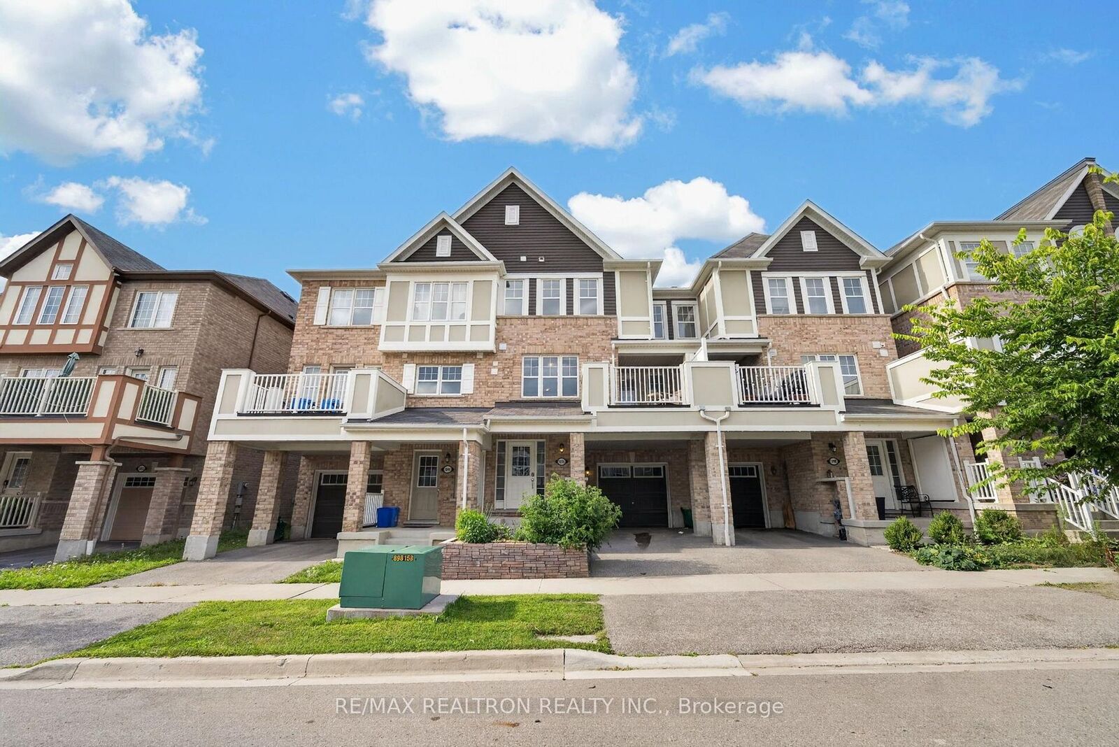 Property Photo:  1096 Silk Street  ON L1X 0E8 