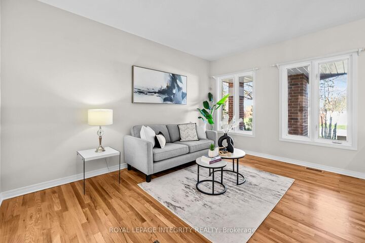 Property Photo: 4 Tamarack Place N ON K2J 4R3