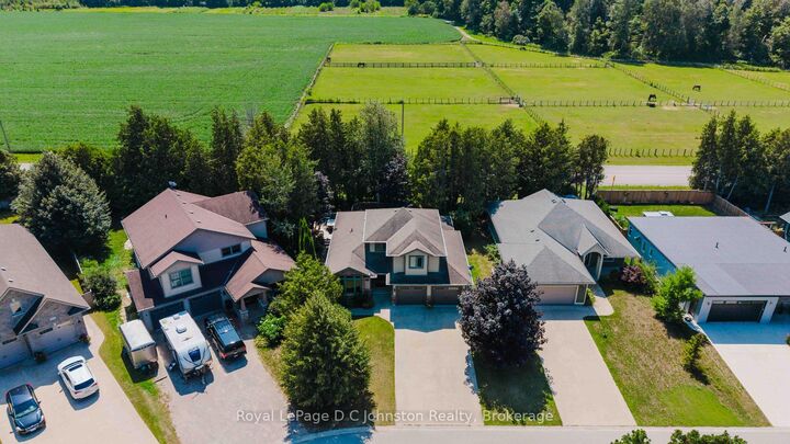 Property Photo: 482 Creekwood Drive ON N0H 2L0