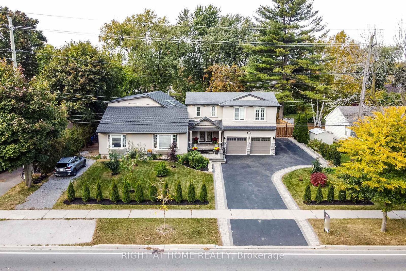 Property Photo:  2463 Rebecca Street  ON L6L 2B1 