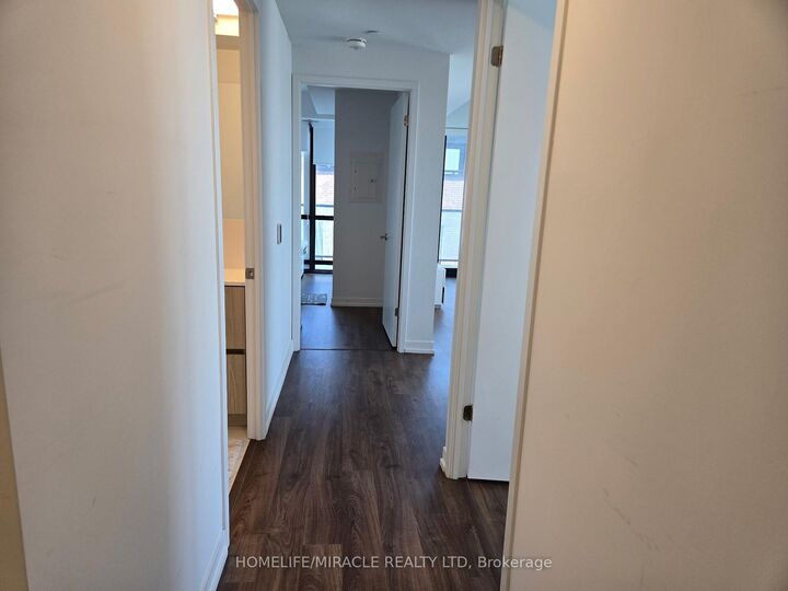 Property Photo:  251 Masonry Way 206  ON L5H 0B3 