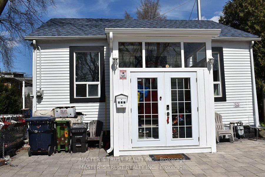 Property Photo: 966 Dundas Street E ON M4M 1R5