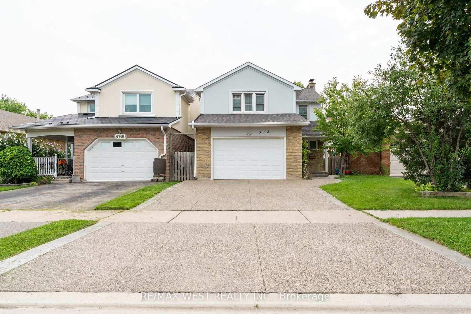 Property Photo: 3098 Driftwood Drive ON L7M 1X6
