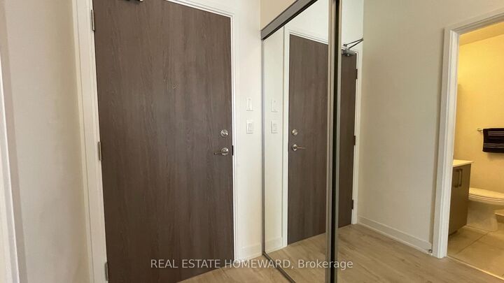 Property Photo: 27 Bathurst Street 813W ON M5V 0R1