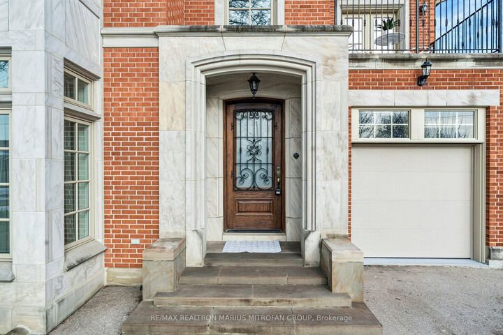 Property Photo: 7 Rollins Place ON M9B 3Y4