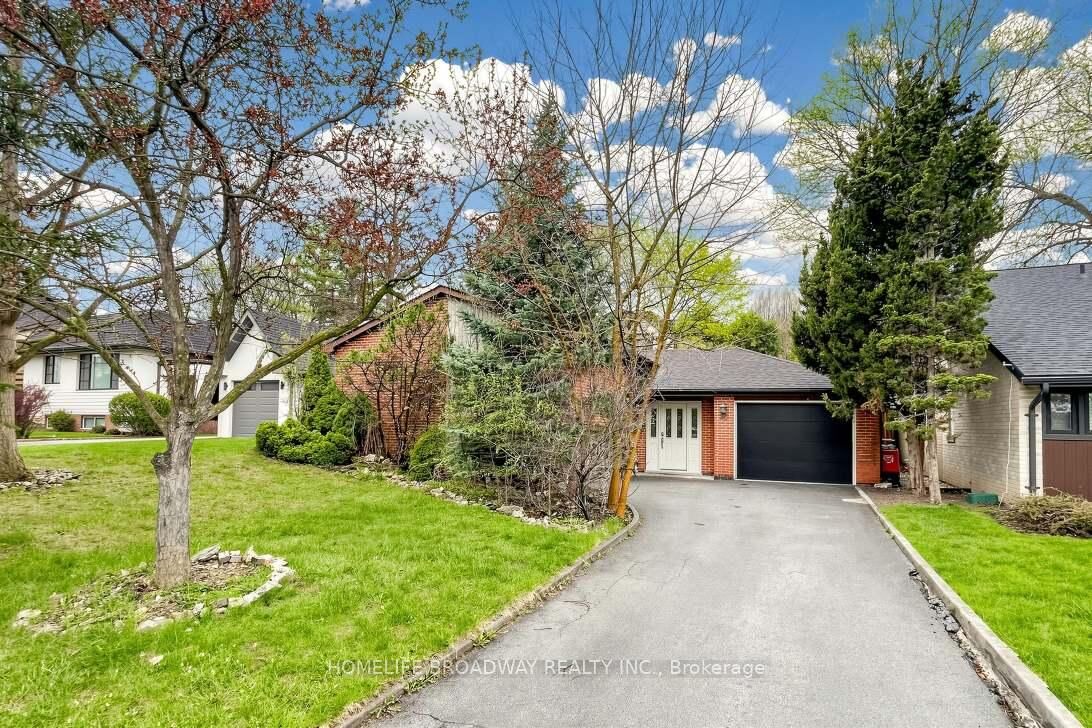 Property Photo:  36 Bradgate Road  ON M3B 1J7 