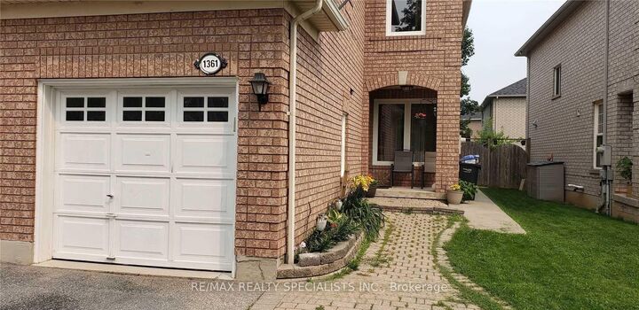 Property Photo:  1361 Quest Circle Main &Amp 2nd  ON L5N 8B7 
