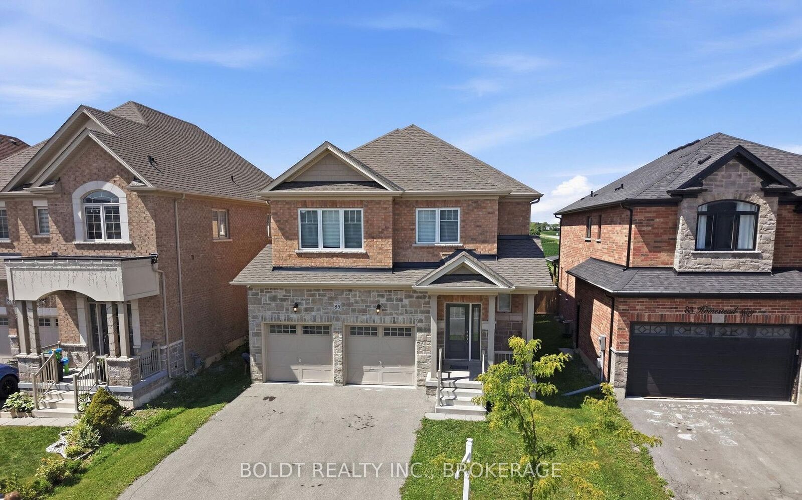 Property Photo: 85 Homestead Way ON L2V 0J8