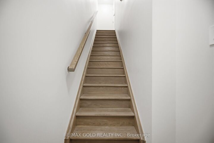 Property Photo: 39 Honeycrisp Crescent Th83 ON L4K 0N1