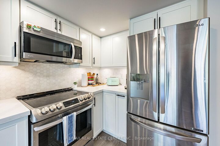 Property Photo: 16 Laidlaw Street 920 ON M6K 1X2