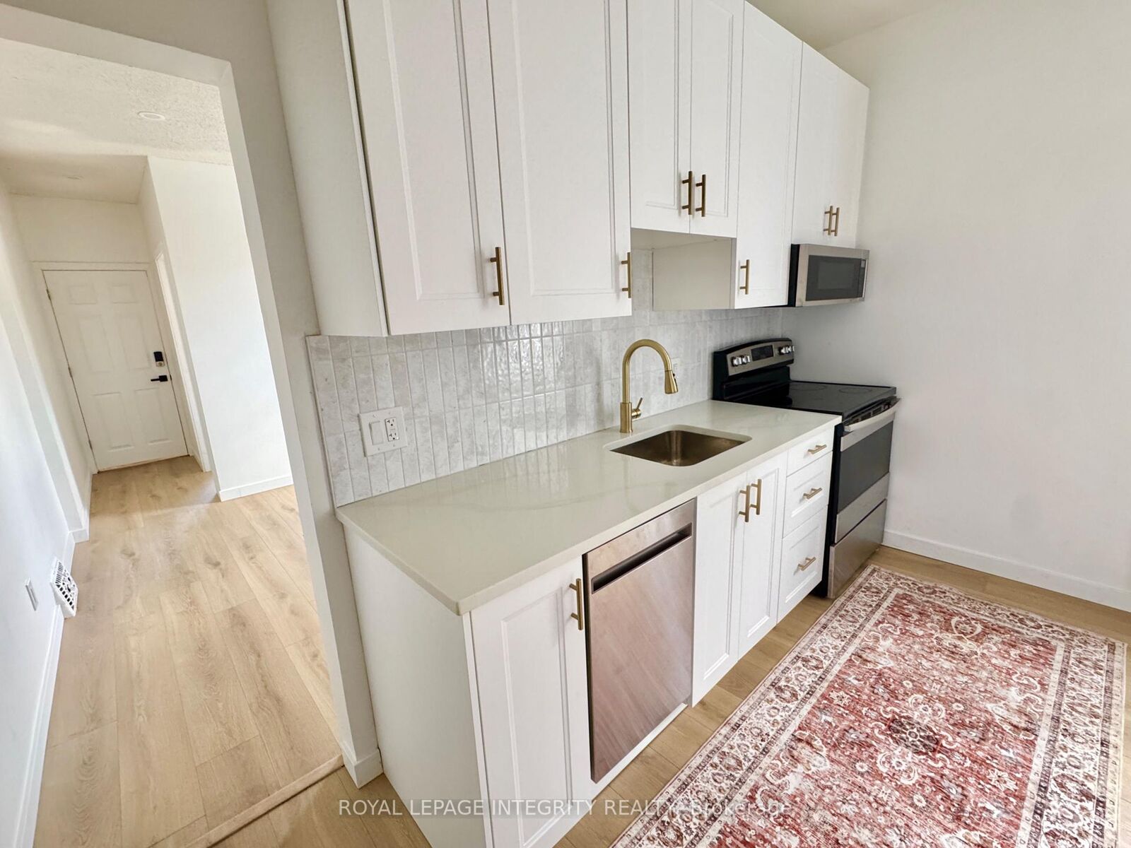 Property Photo: 920 Gladstone Avenue 1 ON K1R 6Y4