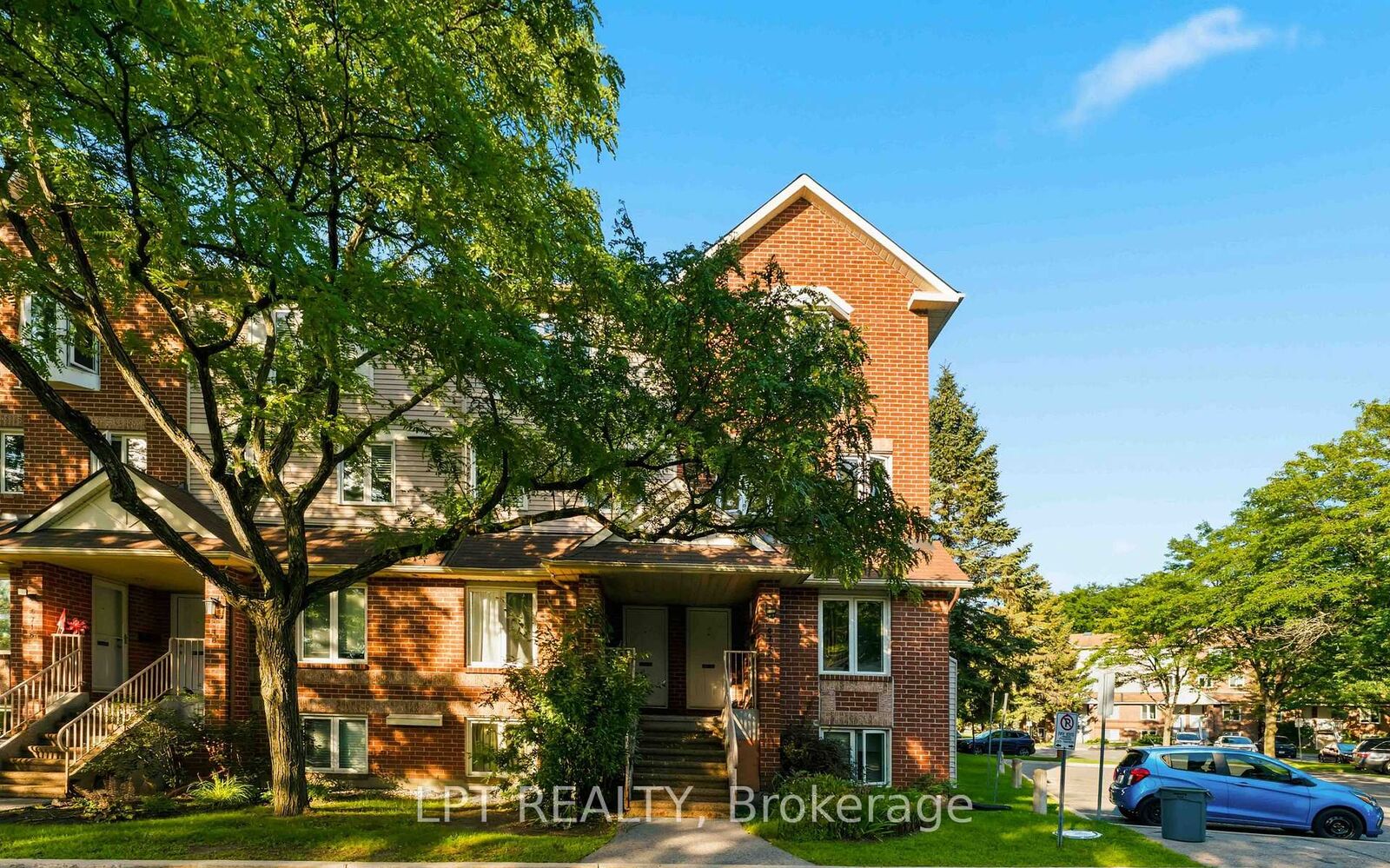 Property Photo: 6722 Jeanne D'Arc Boulevard N B ON K1C 6E9