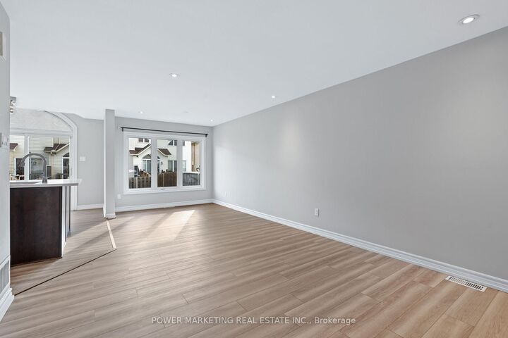Photo de la propriété:  245 Silvermoon Crescent  ON K4A 0P8 