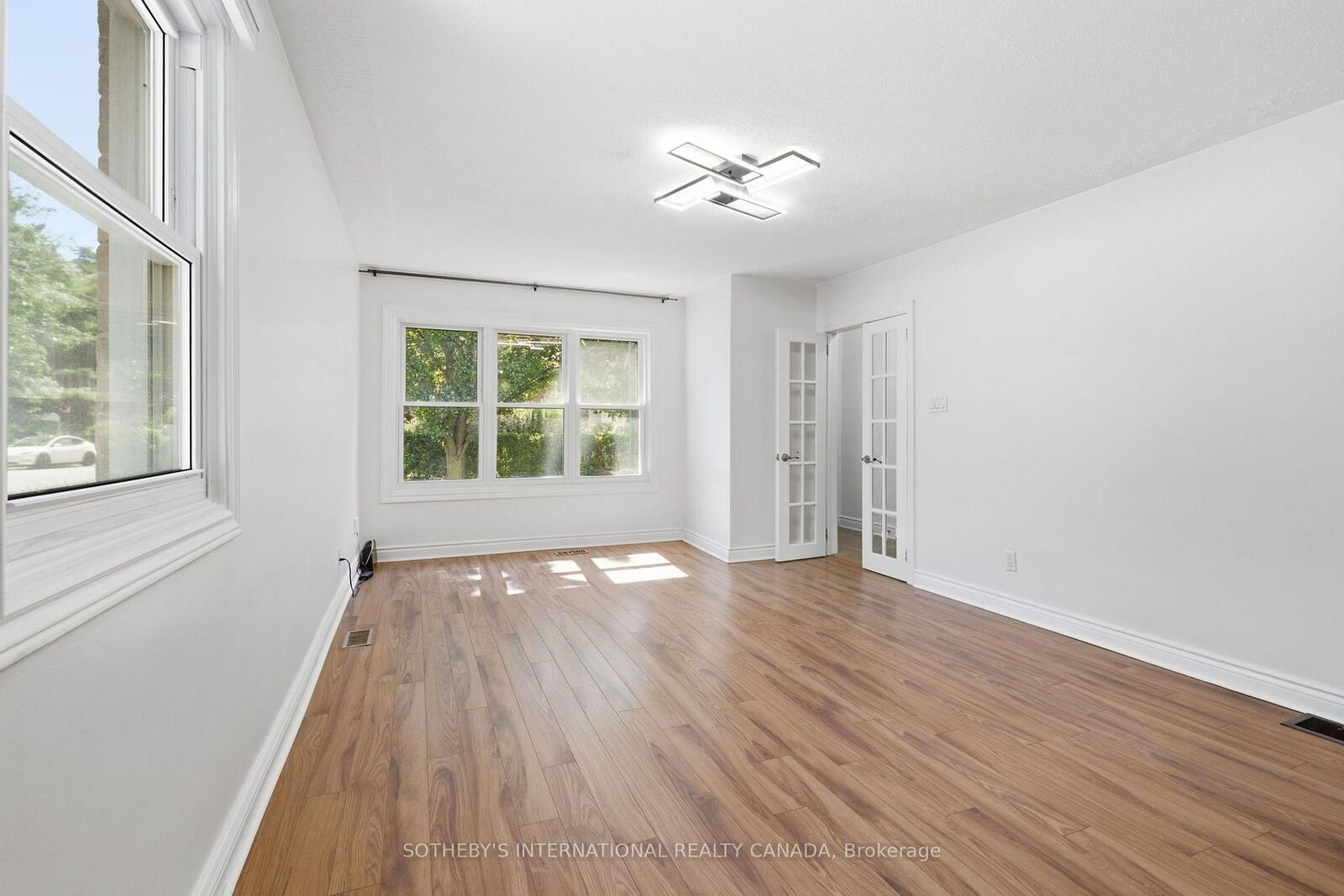 Photo de la propriété: 26 Magwood Court ON M6S 2M5