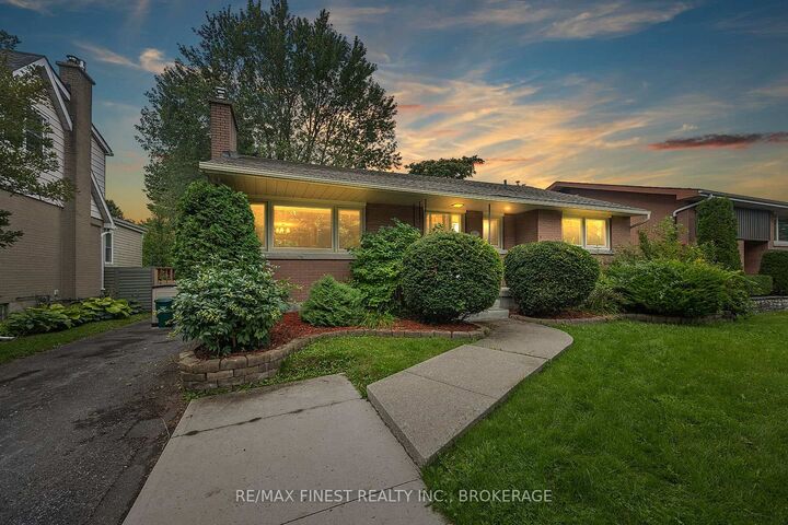 140 Liddell Crescent — photo 1