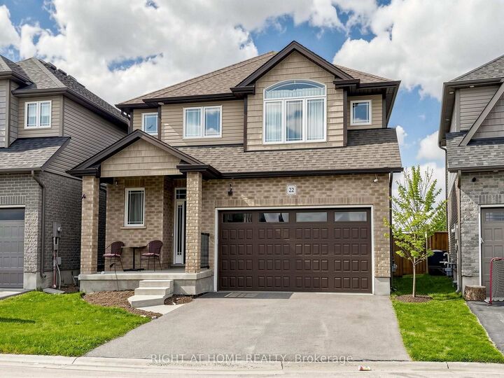 22 Sparrow Crescent — photo 1