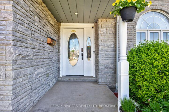 Property Photo: 4457 Kathleen Crescent ON L2H 3H8