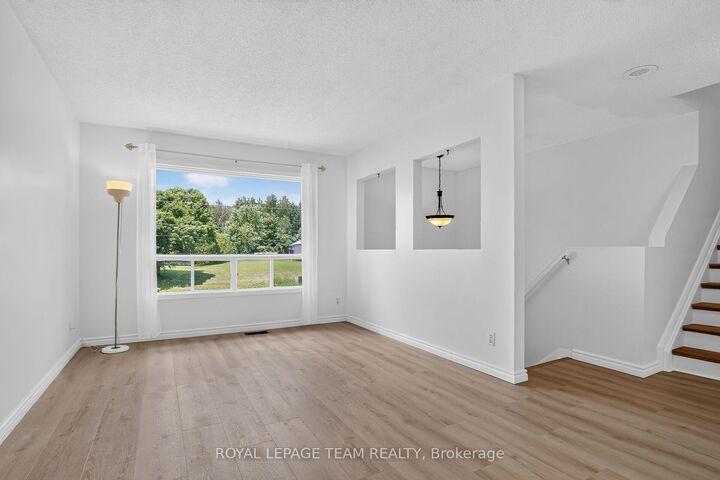 Property Photo: 158 Oakwood Drive ON K4K 1K9