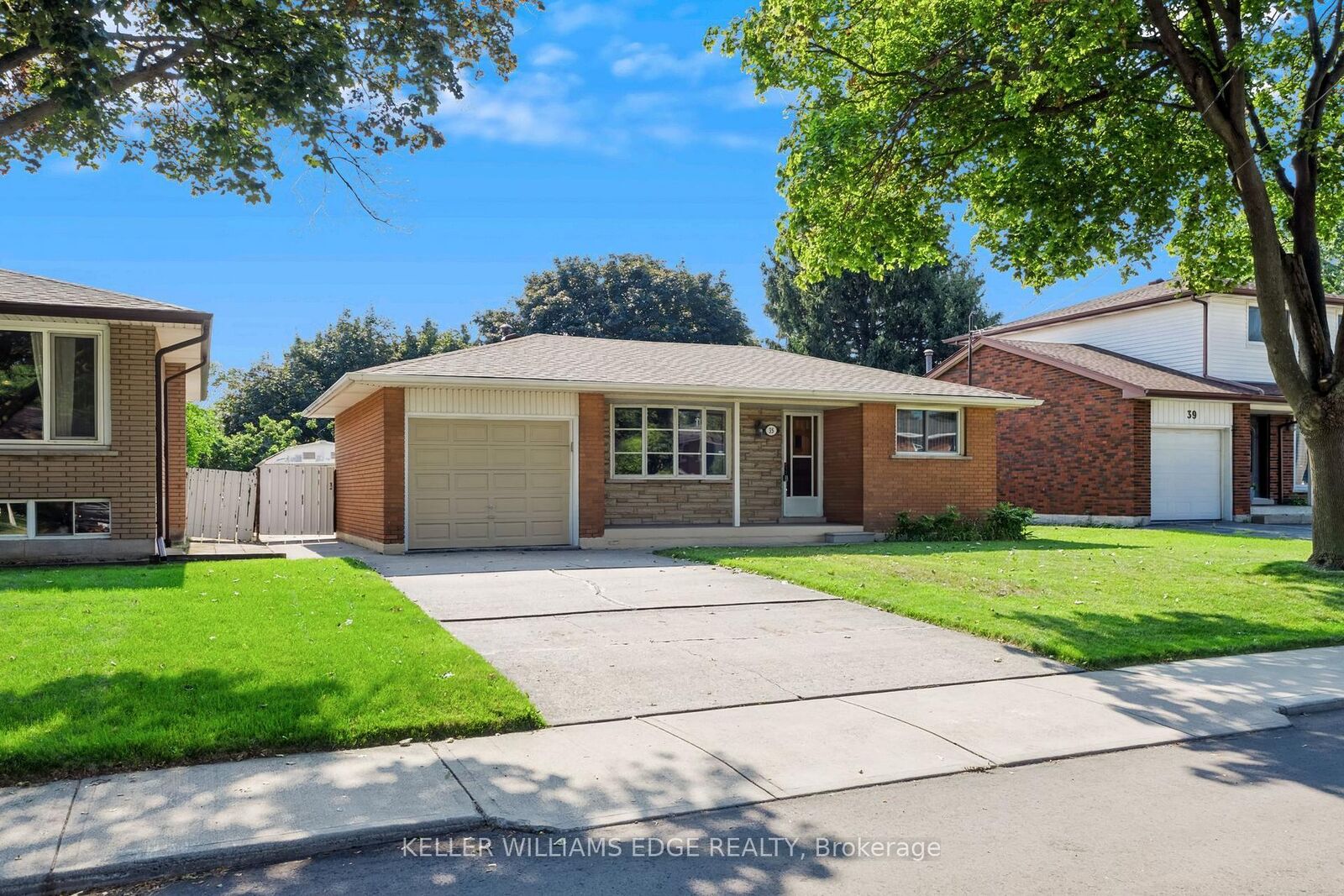 Property Photo:  35 Burrwood Drive  ON L9C 3S9 