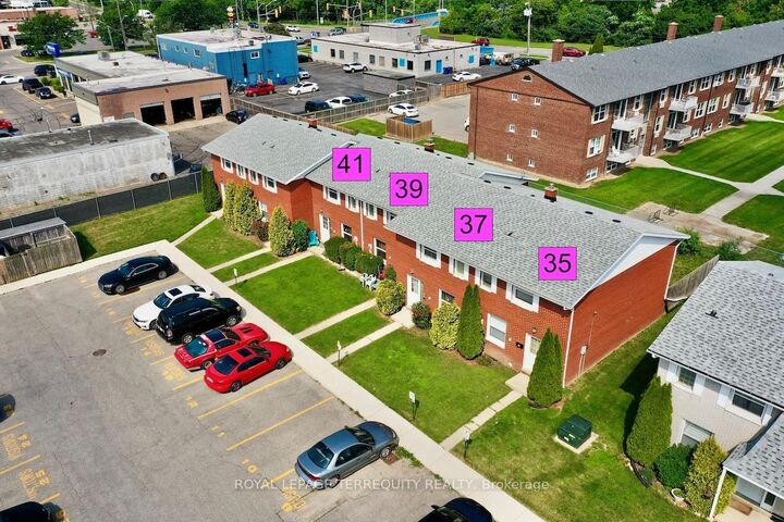 Property Photo:  37 Orchard Place  ON N7M 1A6 