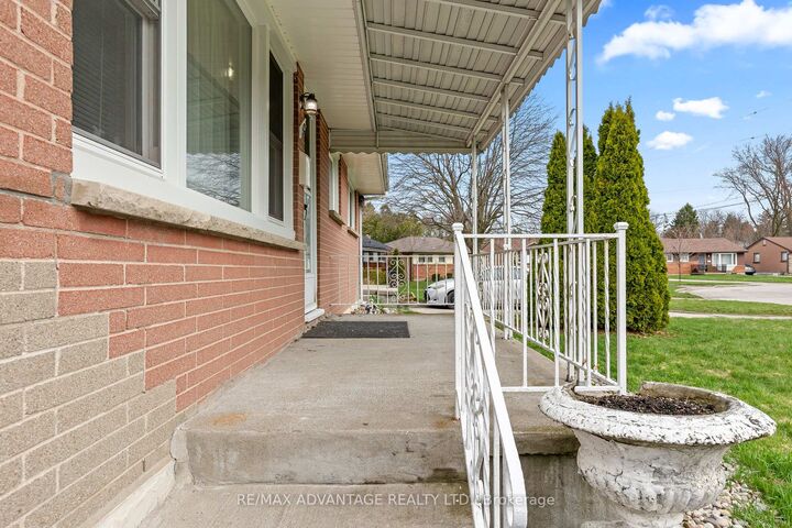 Property Photo:  1920 Duluth Crescent  ON N5V 1H7 