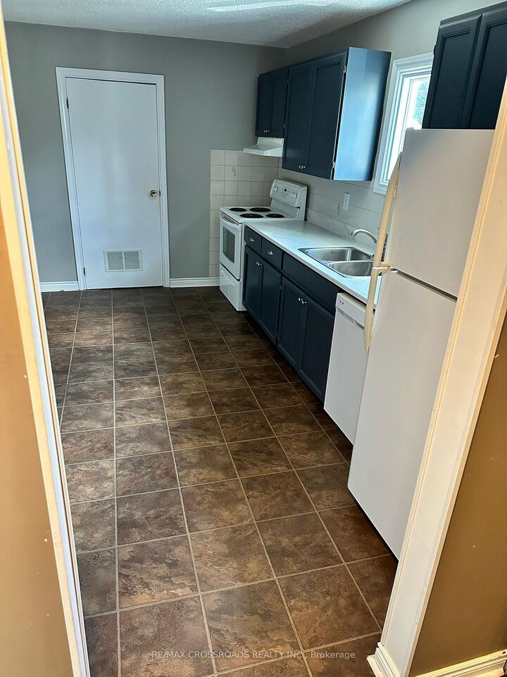 Property Photo:  613 Perry Street Main  ON L1N 4C6 