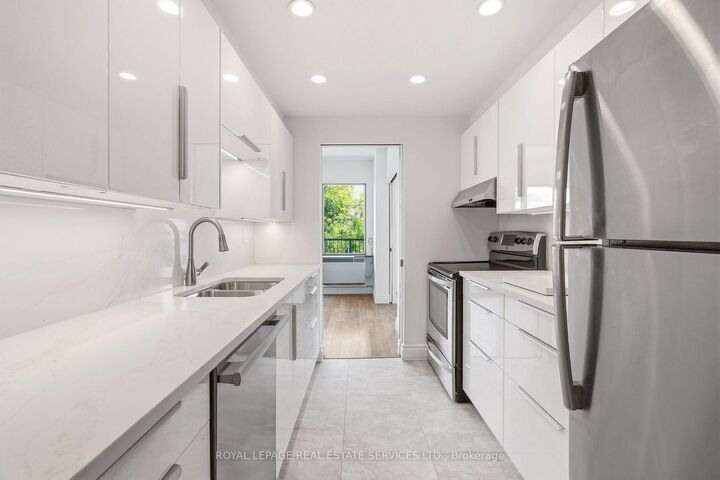 Property Photo: 162 Reynolds Street 301 ON L6J 3K9