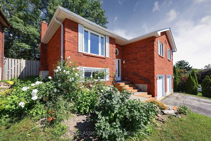 Property Photo:  301 Leacock Drive  ON L4N 6J8 