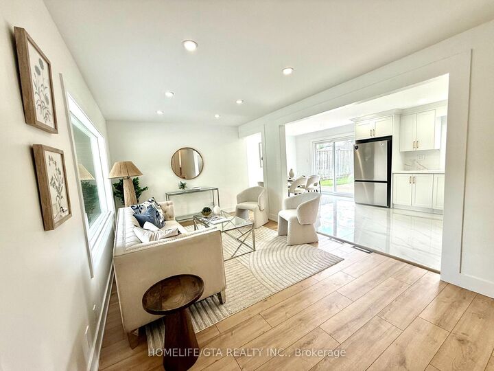 Property Photo: 14 Heatherwood Road ON L1S 2K7