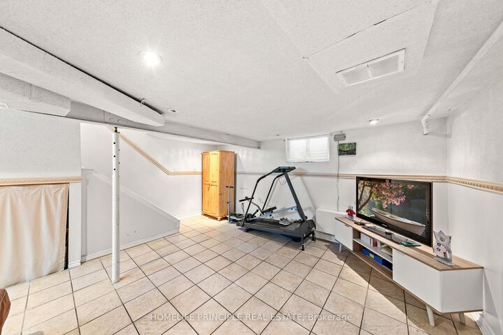 Property Photo: 420 Salem Avenue N ON M6H 3E1