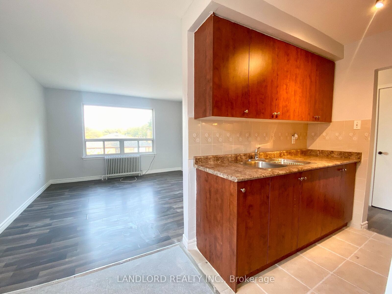 Property Photo:  127 Scarlett Road 4  ON M6N 4K6 