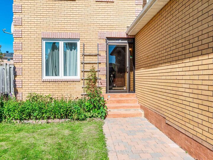 Property Photo: 5 Mandel Crescent ON L4C 9Z7