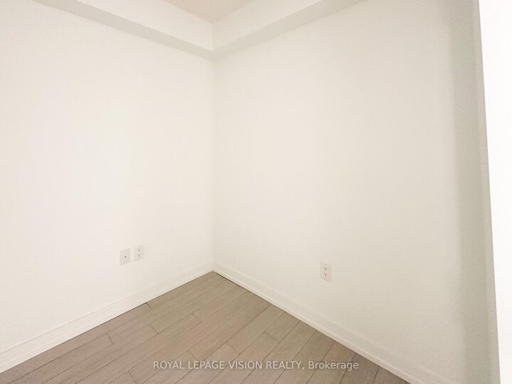 Photo de la propriété: 4010 Eglinton Avenue W 1411 ON M9A 0G5
