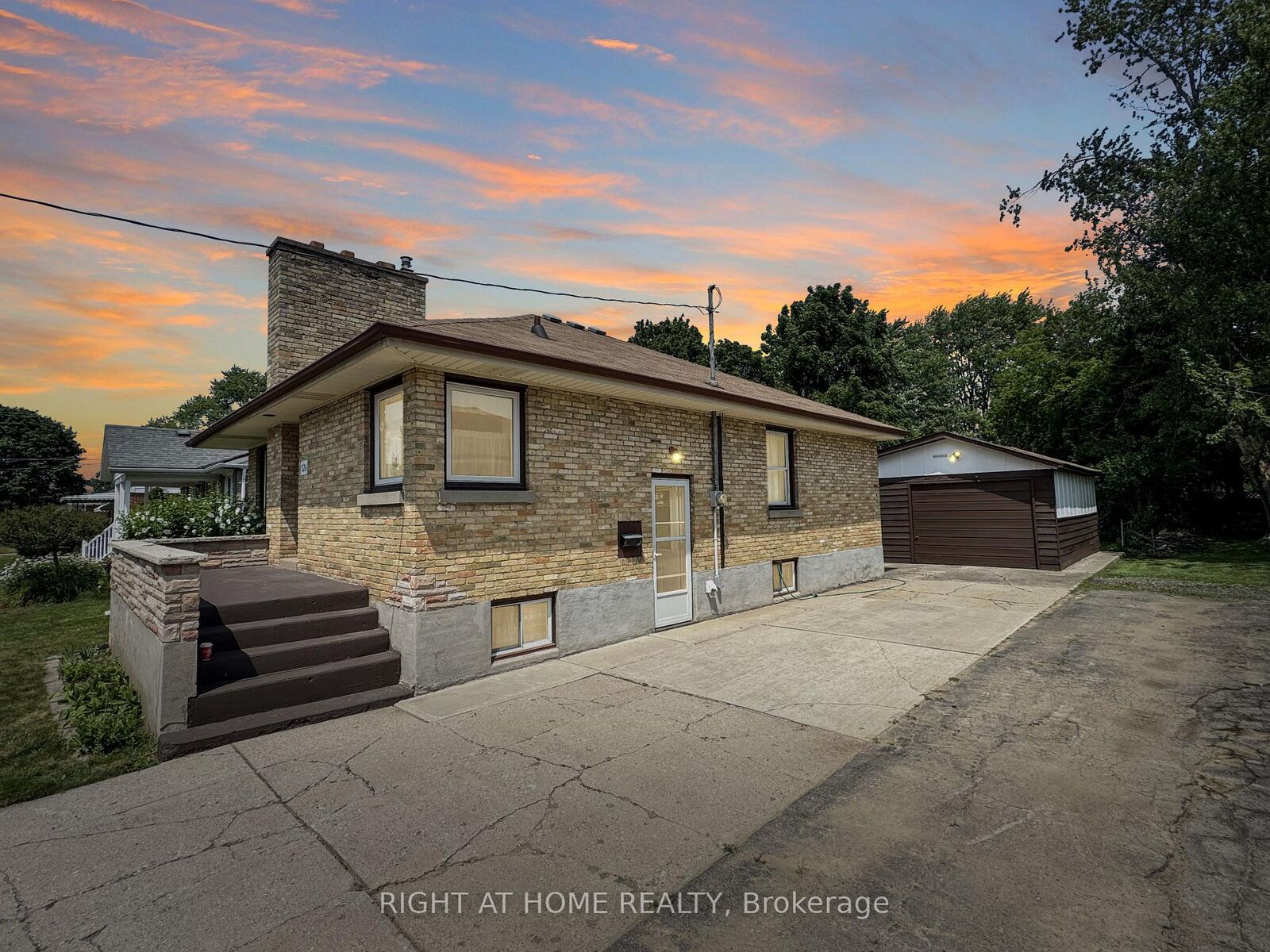 Property Photo: 326 Avondale Road ON N5W 5B3